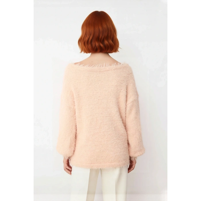 Kadın Kayık Yaka Kalın Tüylü Dokulu Triko Kazak Standart Kollu Kış Günleri İçin Konforlu Kaliteli