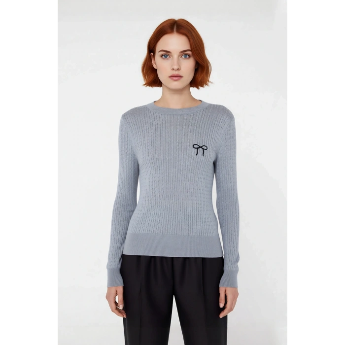 Kadın Kış Sezonu İçin Regular Kalıp Saç Örgü Dokulu Bisiklet Yaka Nakış Detaylı Triko Kazak