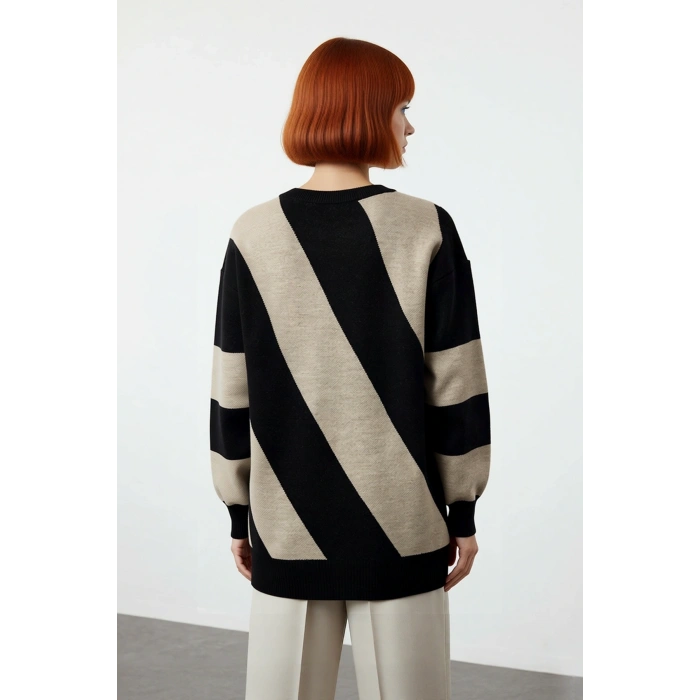 Kadın Kışlık Akrilik Triko Renk Bloklu Desenli Rahat Kalıp Bisiklet Yaka Uzun Kollu Kazak Kaliteli