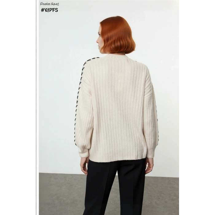 Kadın Kışlık Dik Yaka Düşük Kol Nakış Detaylı Triko Kazak Günlük Şıklık Ve Rahatlık Sunar Kaliteli