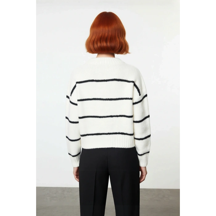 Kadın Kışlık Oversize Basic Triko Kazak Bisiklet Yaka Düşük Kollu Rahat ve Şık Günlük Stil