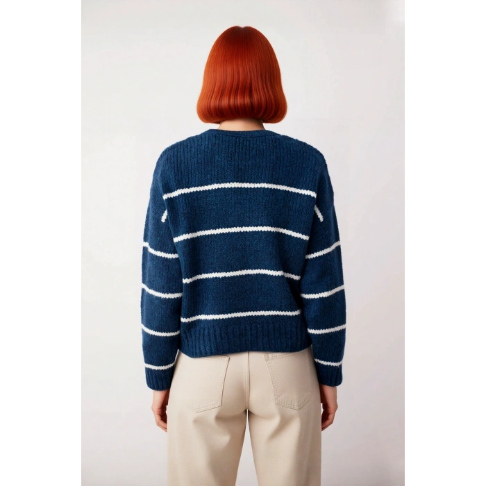 Kadın Kışlık Oversize Basic Triko Kazak Bisiklet Yaka Düşük Kollu Rahat ve Şık Günlük Stil