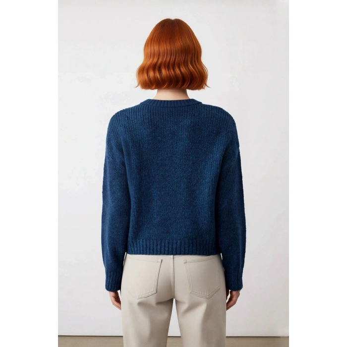 Kadın Kışlık Oversize Basic Triko Kazak Bisiklet Yaka Düşük Kollu Rahat ve Şık Günlük Stil