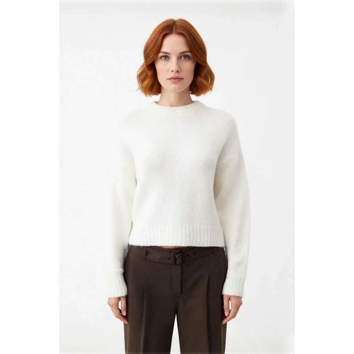 Kadın Kışlık Oversize Basic Triko Kazak Bisiklet Yaka Düşük Kollu Rahat ve Şık Günlük Stil