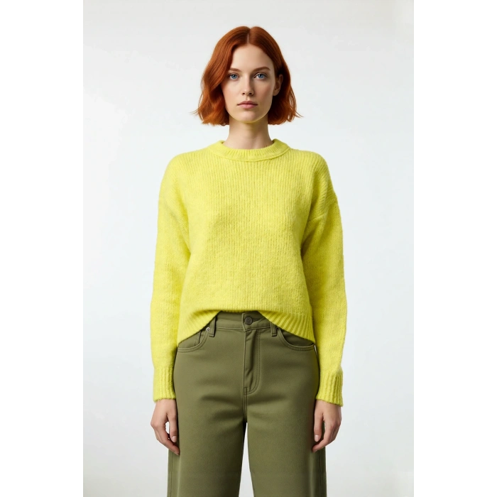 Kadın Kışlık Oversize Basic Triko Kazak Bisiklet Yaka Düşük Kollu Rahat ve Şık Günlük Stil