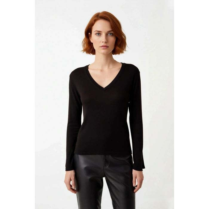 Kadın Klasik Siyah V Yaka Triko Kazak Basic Stil ile Kombinleri Güçlendiren Konforlu Ürün Kaliteli