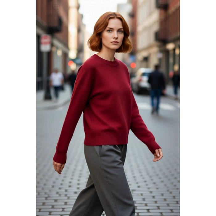 Kadın Koyu Kırmızı Konforlu Oversize Triko Bisiklet Yaka Düşük Kol Kış Gardırobu İçin Kazak