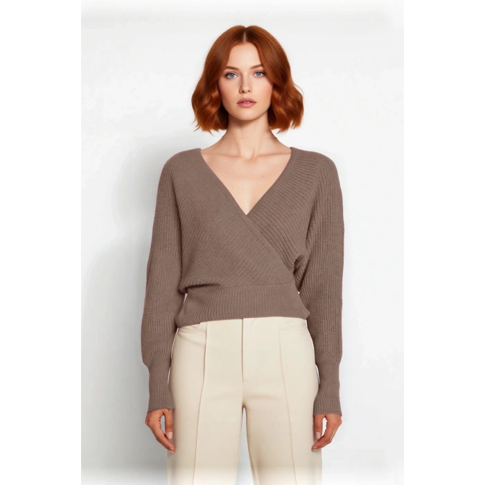 Kadın Kruvaze V Yaka Süper Crop Regular Kalıp Akrilik Triko Kazak Kış Sezonu İçin Şık Bir Seçenek