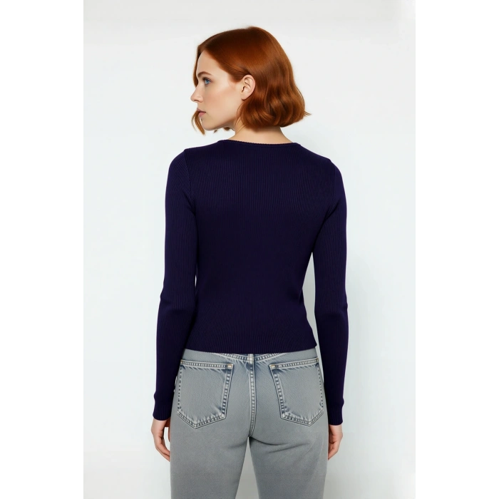 Kadın Kruvaze Yaka Bağcıklı Triko Üst Fitted Kalıp Uzun Kol Basic Siluet İle Günlük Şıklık