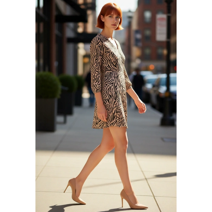 Kadın Kruvaze Yaka Zebra Desenli Skater Mini Elbise Esnek Örme Kumaş Truvakar Kol Detaylı Kaliteli