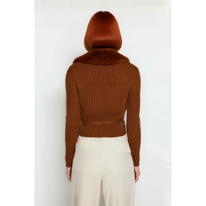 Kadın Kürklü Yaka Bağcıklı Fitted Kesim Crop Triko Kazak Sonbahar Kış Stilinize Konfor Katacak