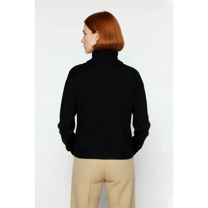 Kadın Lacivert Balıkçı Yaka Regular Kesim Taş İşlemeli Triko Kazak Soğuk Havaların Şık Seçimi