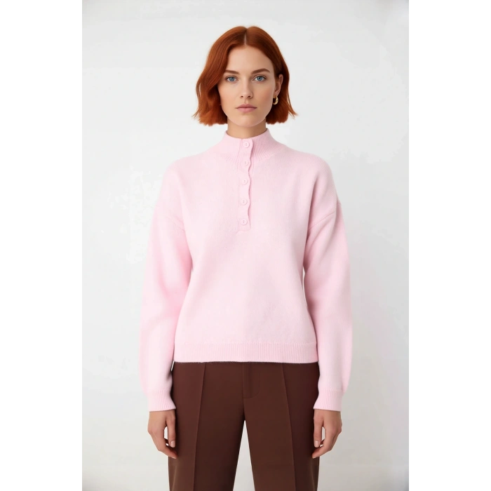 Kadın Lacivert Dik Yaka Düşük Kol Regular Triko Kazak Kış Günleri İçin Konfor Ve Stil Sunar