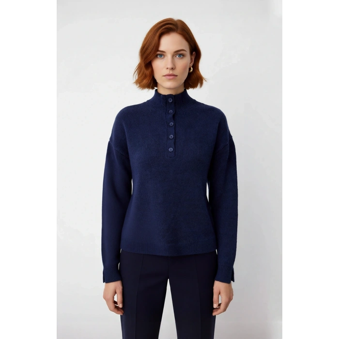 Kadın Lacivert Dik Yaka Düşük Kol Regular Triko Kazak Kış Günleri İçin Konfor Ve Stil Sunar