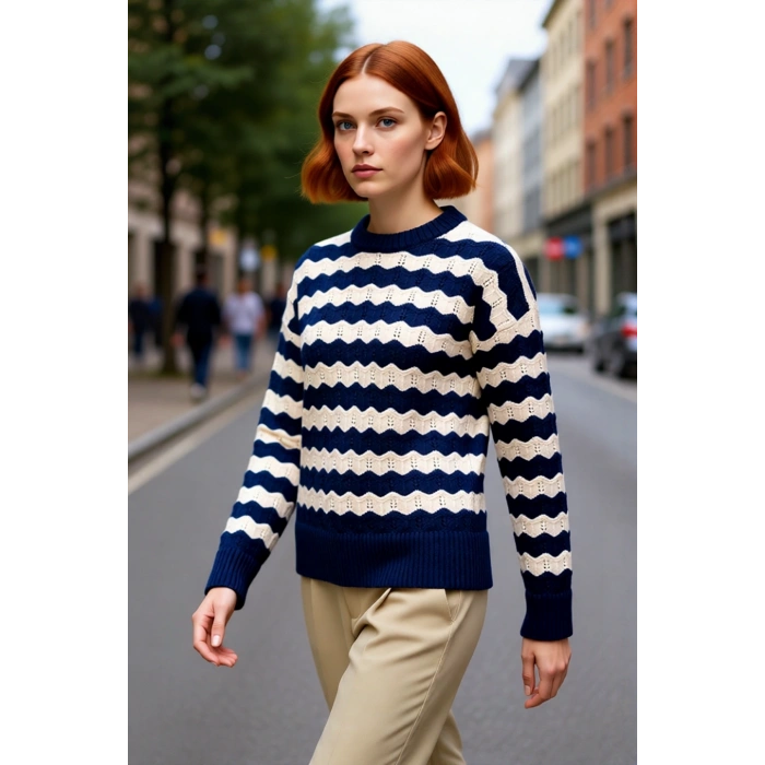 Kadın Lacivert Ekru Rahat Kalıp Bisiklet Yaka Düşük Kol Dalgalı Desenli Orta Kalın Triko Kazak