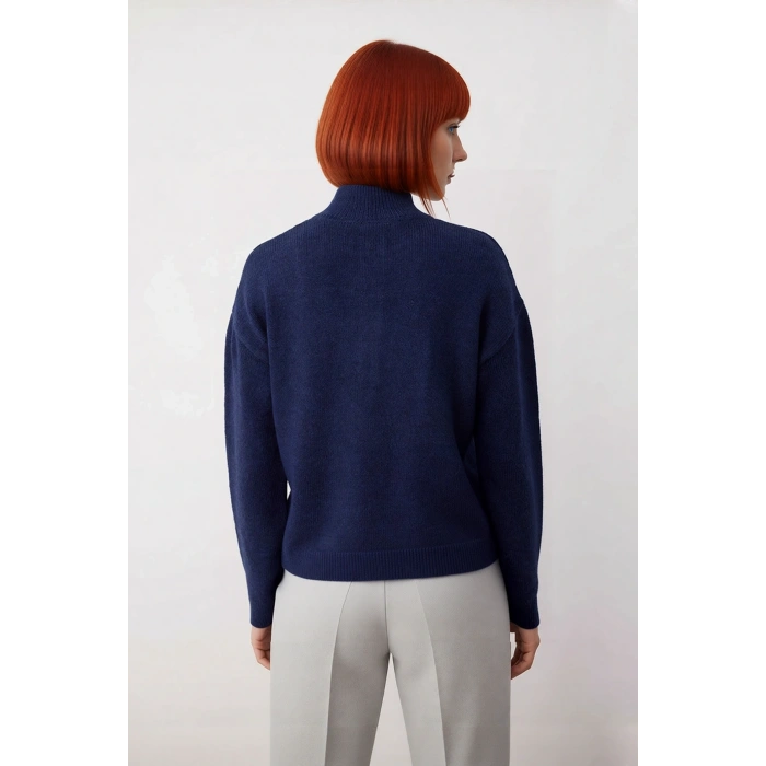 Kadın Lacivert Regular Kesim Dik Yaka Uzun Düşük Kol Triko Kazak Günlük Giyime Elegans Katın