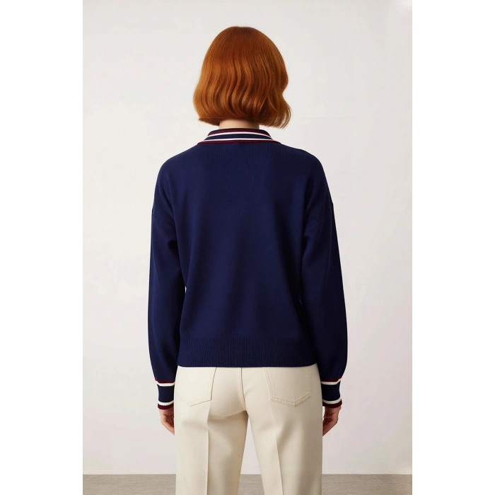 Kadın Lacivert Renk Bloklu Polo Yaka Oversize Triko Kazak Günlük Stil İçin İdeal Düşük Kol Tasarım