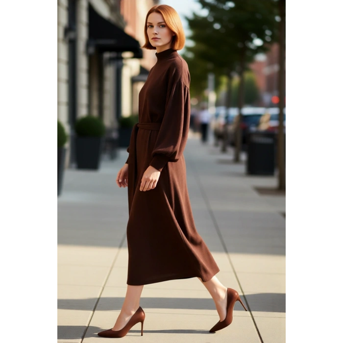 Kadın Maxi Boy Kuşaklı Düz Desen Dik Yaka Balon Kol Triko Elbise Kış Sezonu İçin Şık Ve Rahat