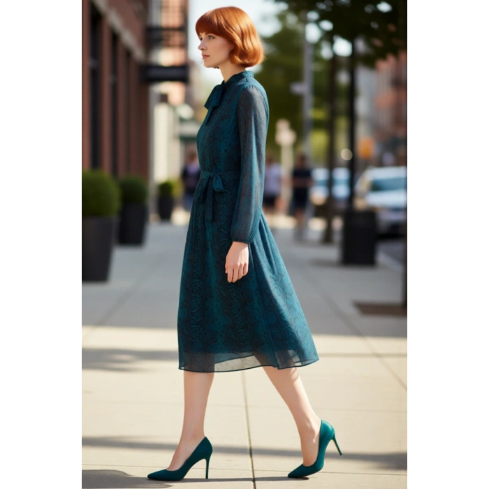 Kadın Midi Şifon Elbise Balon Kol Fular Yaka Skater Kesim Kuşaklı Hayvan Desenli Şık Tasarım