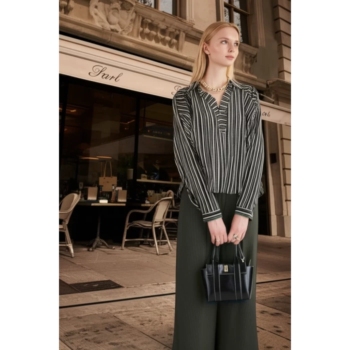 Kadın Mini Tote Vegan Deri El Çantası Gold Toka Günlük ve İş Trend Tasarım Modern Stil Mükemmel Uyum