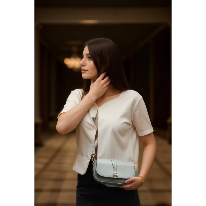 Kadın Minimalist Çapraz Askılı Suni Deri Çanta Günlük ve Şık Kullanım Modern Stil Trend Tasarım