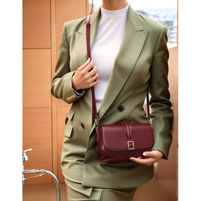 Kadın Minimalist Çapraz Askılı Suni Deri Çanta Günlük ve Şık Kullanım Modern Stil Trend Tasarım