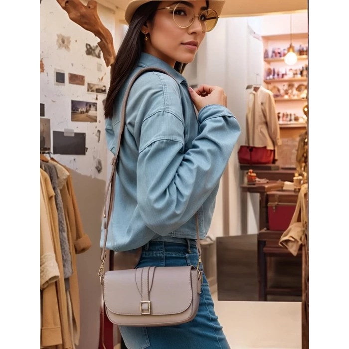 Kadın Minimalist Çapraz Askılı Suni Deri Çanta Günlük ve Şık Kullanım Modern Stil Trend Tasarım