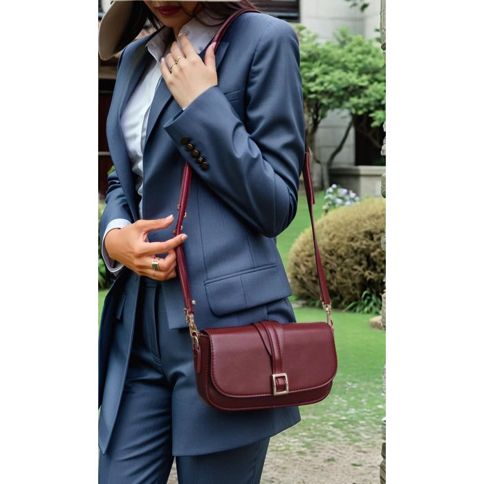 Kadın Minimalist Çapraz Askılı Suni Deri Çanta Günlük ve Şık Kullanım Modern Stil Trend Tasarım