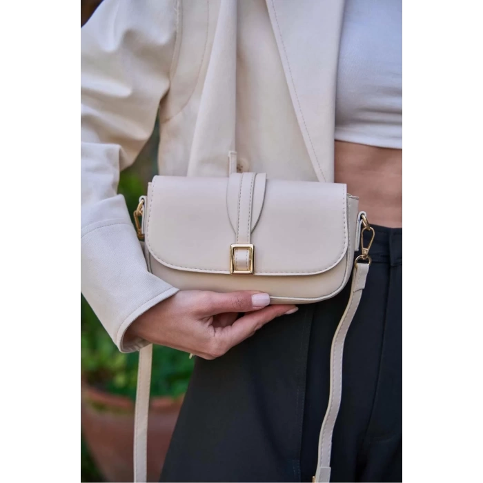Kadın Minimalist Çapraz Askılı Suni Deri Çanta Günlük ve Şık Kullanım Modern Stil Trend Tasarım