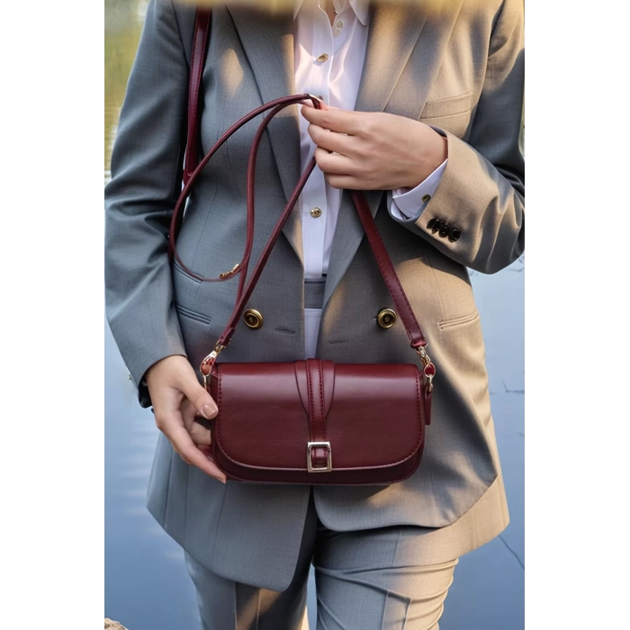 Kadın Minimalist Çapraz Askılı Suni Deri Çanta Günlük ve Şık Kullanım Modern Stil Trend Tasarım