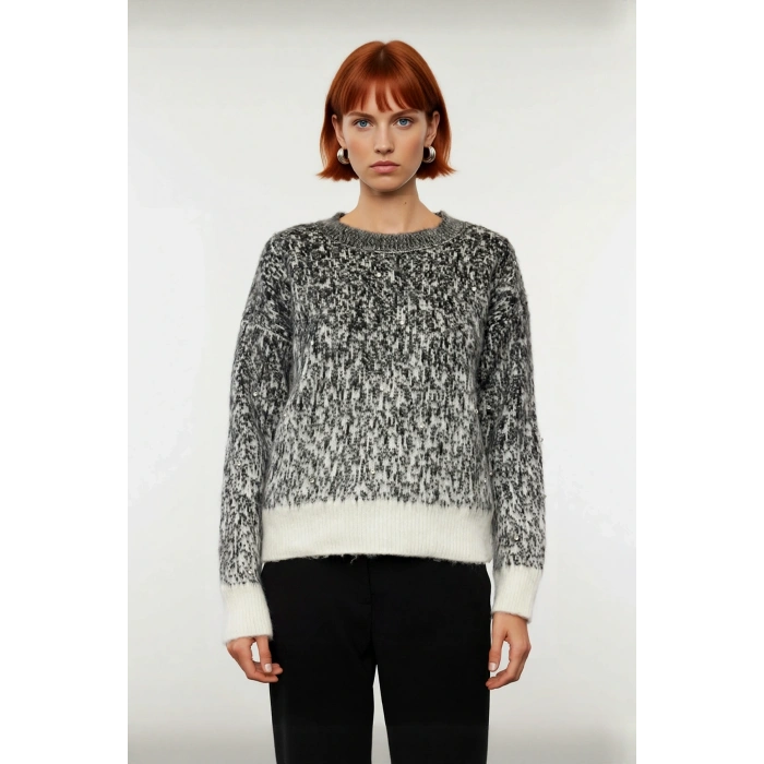 Kadın Modern Bisiklet Yaka Nakışlı Dokulu Kalın Triko Kazak Günlük ve Özel Anlar İçin Şık Seçim