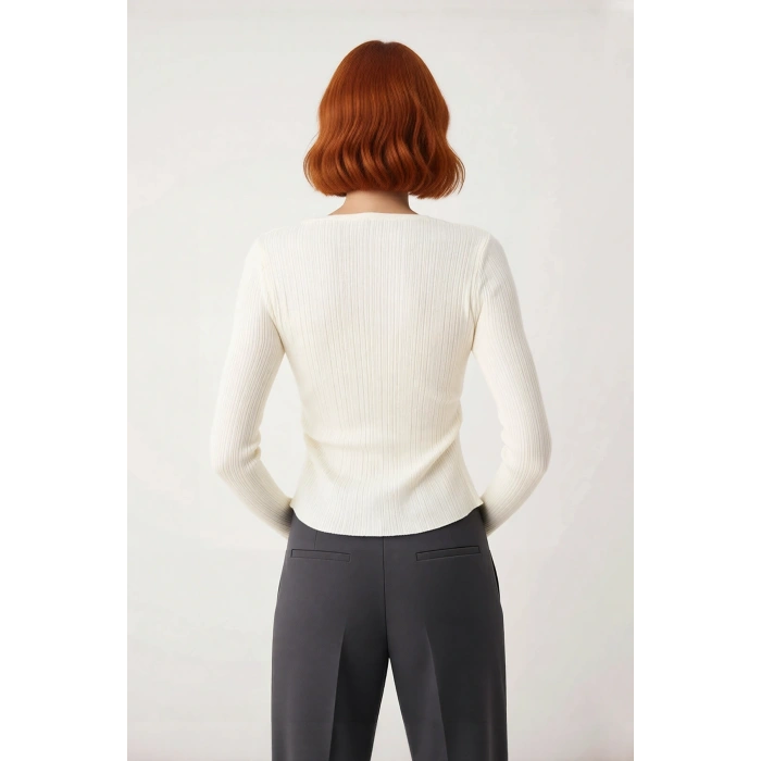 Kadın Modern Fitted Ekru Triko Üst Bisiklet Yaka İnce Yapılı Günlük Şıklık İçin Rahat Seçim