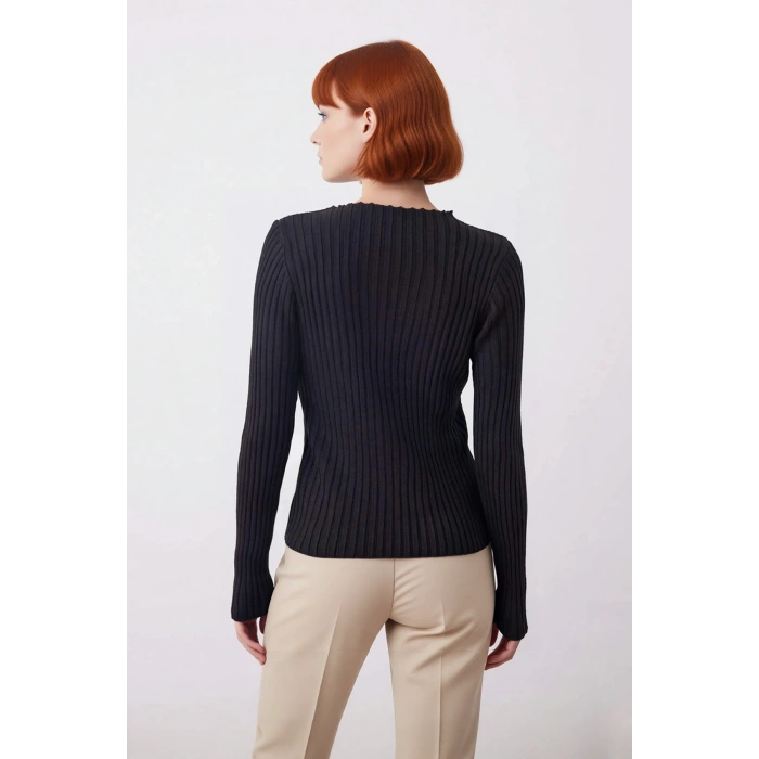 Kadın Modern Siyah Fitted Triko Kazak Transparan V Yaka Detaylı Şık Uzun Kollu Gündüz Gece