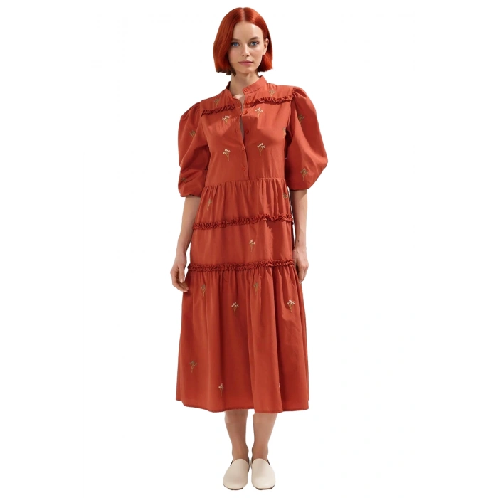 Kadın Nakış Detaylı Hakim Yaka Balon Kol Midi Boy Dokuma Elbise İlkbahar Sonbahar Şıklığı Kaliteli