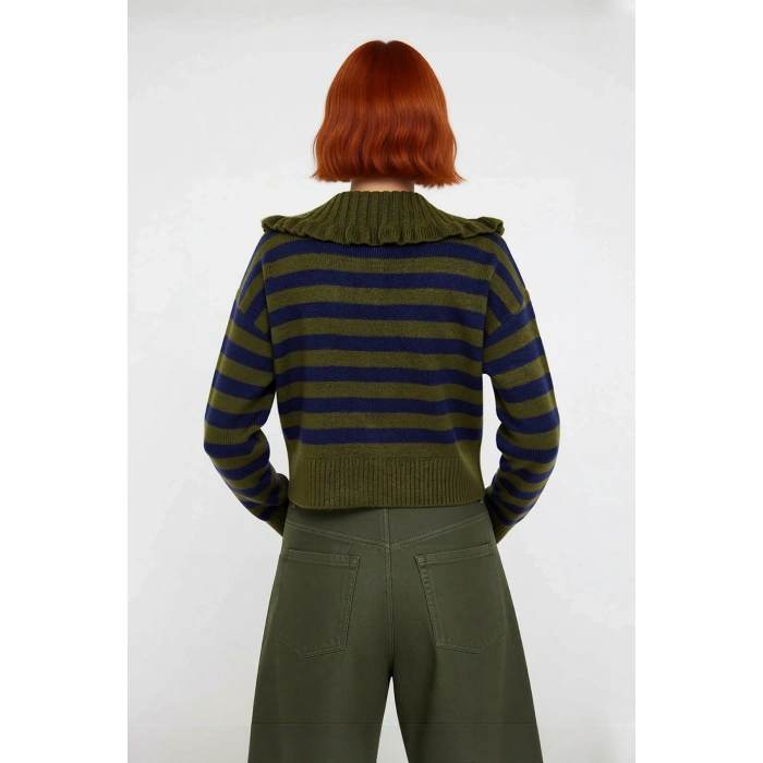 Kadın Orta Kalınlıkta Devrik Yaka Çizgili Düşük Kollu Triko Kışlık Crop Kazak Günlük Şıklık