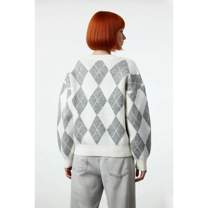 Kadın Oversize Baklava Desen V Yaka Düşük Kol Triko Kazak Soğuk Günlerde Sıcak ve Şık Stil