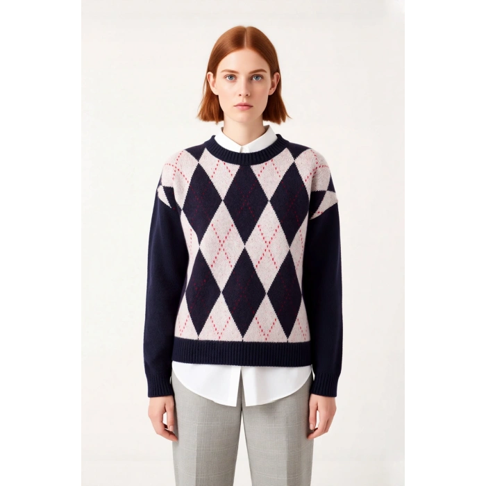 Kadın Oversize Baklava Desenli Bisiklet Yaka Triko Kazak Günlük Kombinlerde Şıklığı Tamamlıyor