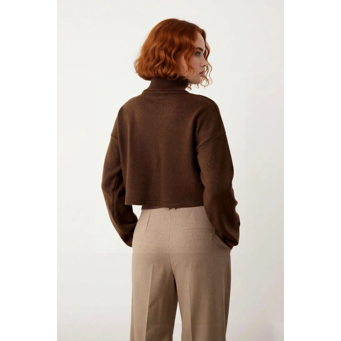 Kadın Oversize Balıkçı Yaka Düşük Kol Triko Kazak Süper Crop Boy Kışlık Rahat Ve Şık Tasarım