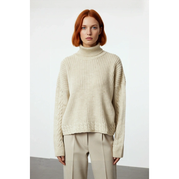 Kadın Oversize Balıkçı Yaka Triko Kazak Kış Günleri İçin Konforlu Düşük Kol Saç Örgülü Tasarım