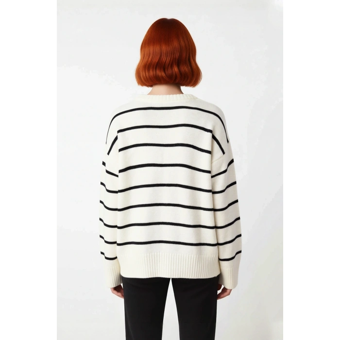 Kadın Oversize Bisiklet Yaka Triko Kazak Düşük Kollu Kış Mevsimi Rahatlığını Sunan Günlük Şıklık