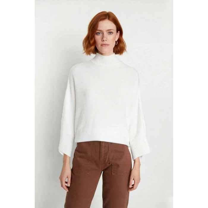 Kadın Oversize Dik Yaka Kışlık Triko Kazak Düz Düşük Kol Modern ve Şık Günlük Kombinler İçin