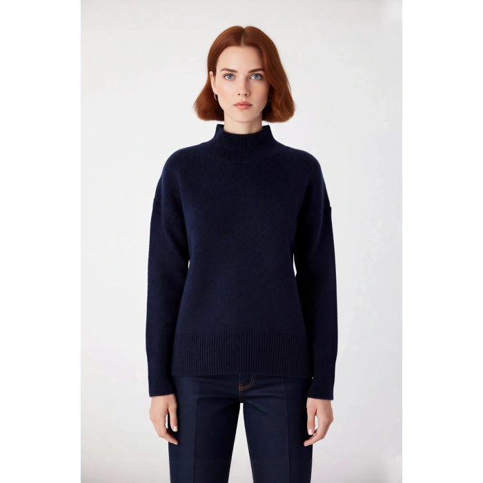 Kadın Oversize Dik Yaka Triko Kazak Yumuşak Dokusuyla Kış ve Sonbahar Kombinlerini Tamamlar