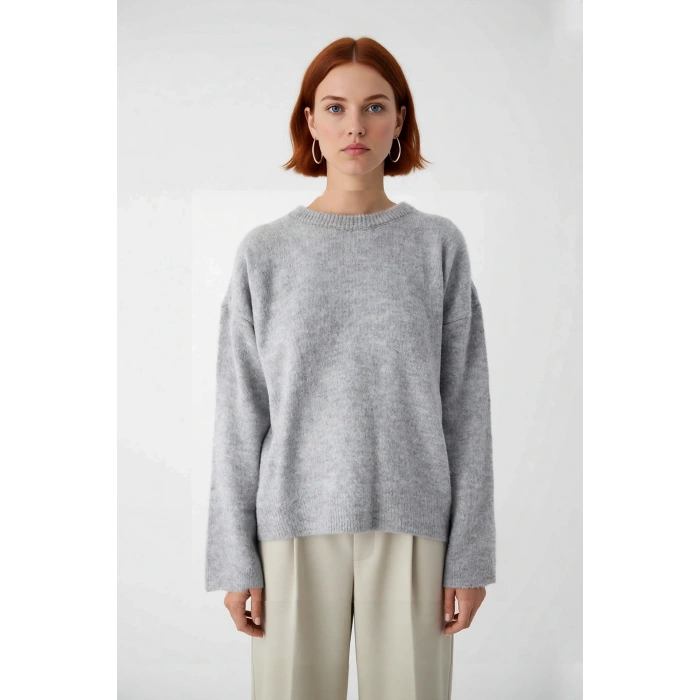 Kadın Oversize Düz Triko Kazak Bisiklet Yaka Düşük Kol Tasarımıyla Kışlık Şıklık Sunar Kaliteli