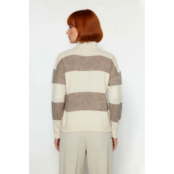 Kadın Oversize Fermuarlı Çizgili Dik Yaka Düşük Kollu Triko Kazak Kış Günleri İçin Şık Seçim