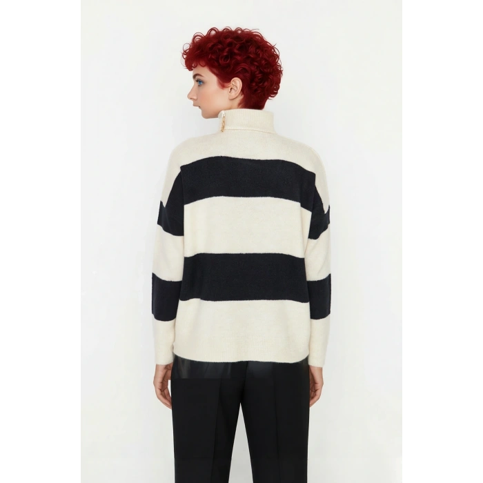 Kadın Oversize Fermuarlı Çizgili Dik Yaka Düşük Kollu Triko Kazak Kış Günleri İçin Şık Seçim