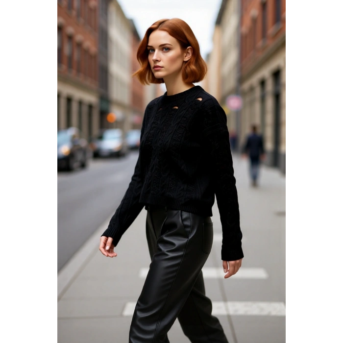 Kadın Oversize Geniş Kalıp Ajurlu Delikli Bisiklet Yaka Düşük Kol Triko Crop Kazak Şıklığı