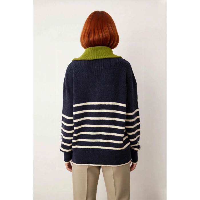 Kadın Oversize Geniş Kalıp Çizgili Yarım Fermuarlı Devrik Yaka Triko Kazak Soğuklara Özel Kaliteli