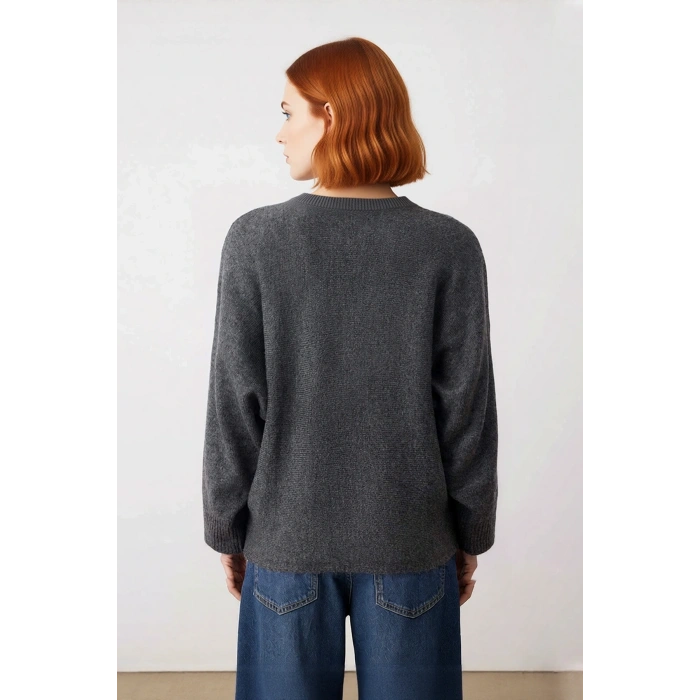 Kadın Oversize Kalıp Dik Yaka Düz Triko Kazak Düşük Kol Detaylı Kışlık Şık Günlük Kombinler İçin