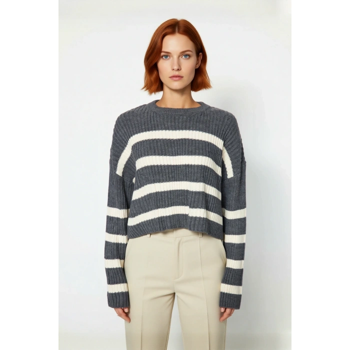 Kadın Oversize Kalıp Gri Çizgili Bisiklet Yaka Crop Triko Kazak Uzun Düşük Kol Detaylı Kaliteli