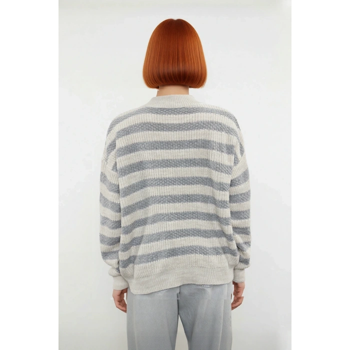 Kadın Oversize Kesim Bej Gri Çizgili Bisiklet Yaka Akrilik Triko Kazak Kışlık Konforu Kaliteli